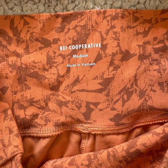 REI Orange Patterned Set - Picture 4 of 6